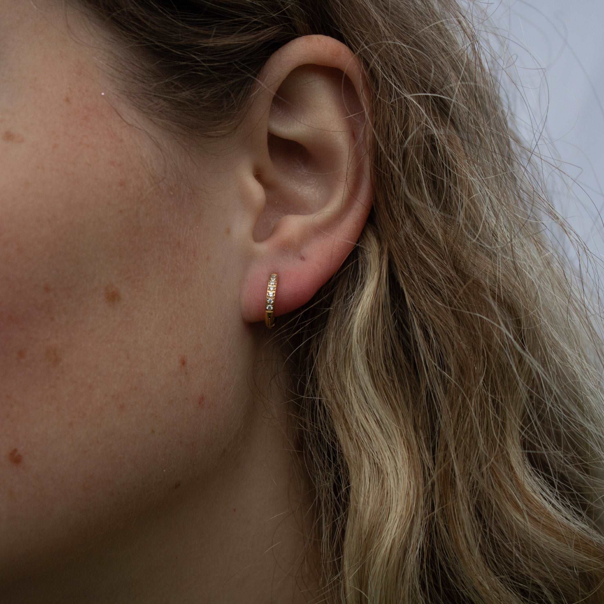 Etoile Huggie Hoop Earrings