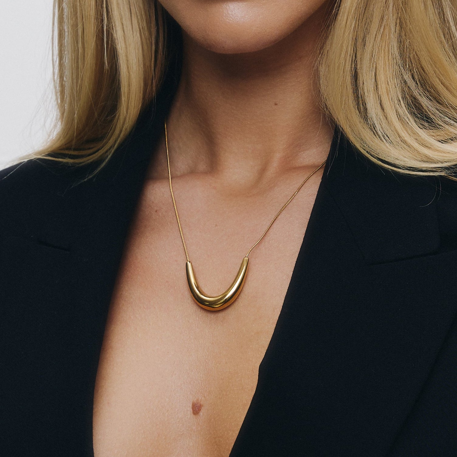 Leone Bold Pendant Necklace