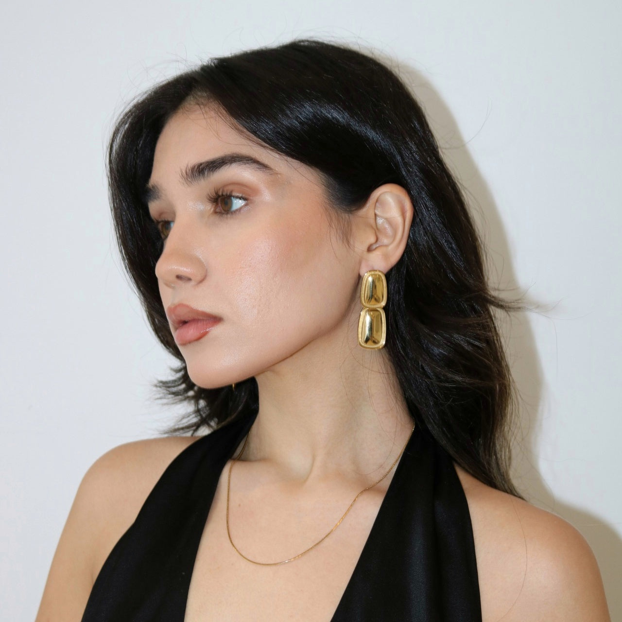 Cerise Jewelry Valentin Mirrored Drop Earrings on Model